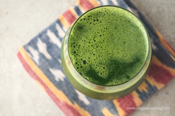 Green Juice #3: Kale, Spinach, Celery, Grapes, Pear, and Cucumber