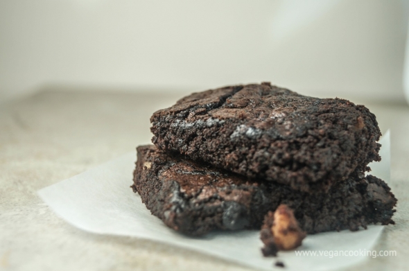 Vegan Brownies with Walnuts