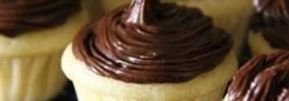 Superfood And Super Good – Vegan Cupcakes with Coconut Oil Superfood And Super Good – Vegan Cupcakes with Coconut Oil